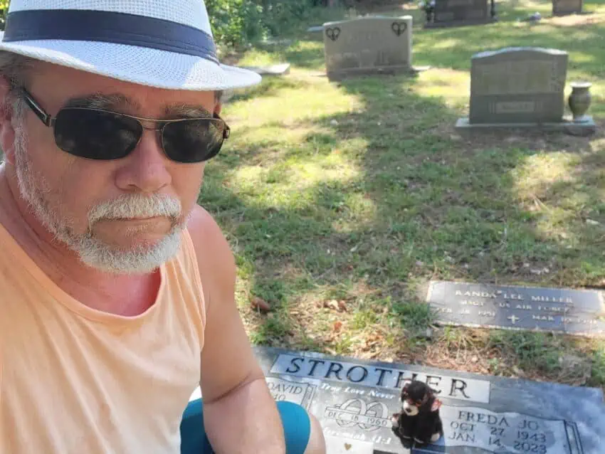 Gen Strother at parents' headstone